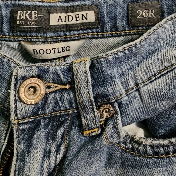 BKE Buckle Mens Jeans Aiden Boot Leg Size 26 R Pre-owned - Picture 3 of 3